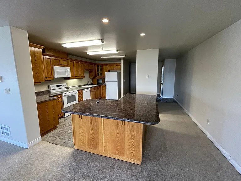 1499 SE 9th Ave #204 — Photo 5