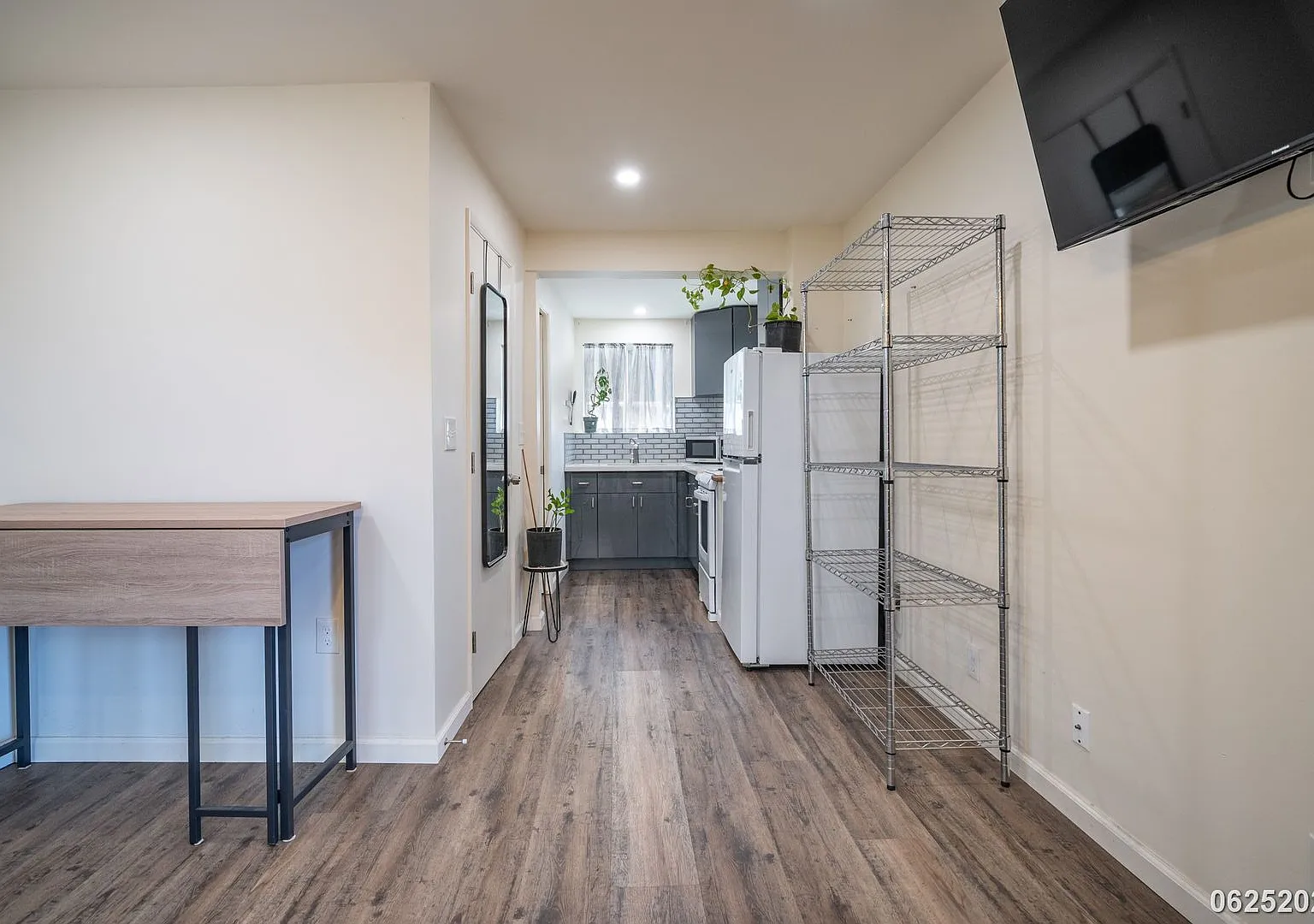 Like New breezy Studio/1BA detached cottage in a single family dwelling in Aiea — Photo 4