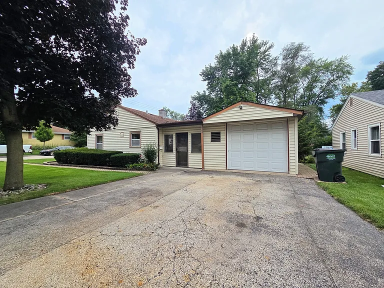 336 E Orchard St — Photo 23