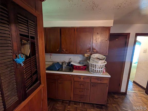 5th image of 2262 Lucas And Hunt Rd