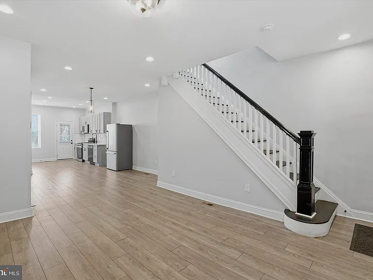 2605 Denison St — Photo 6