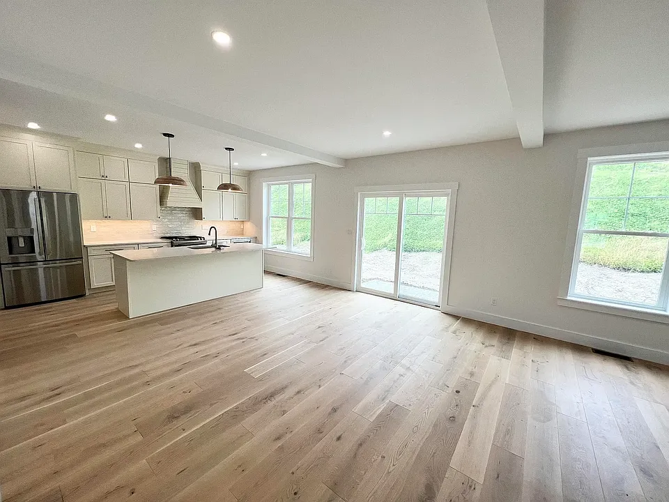 7 Waxwing Ln