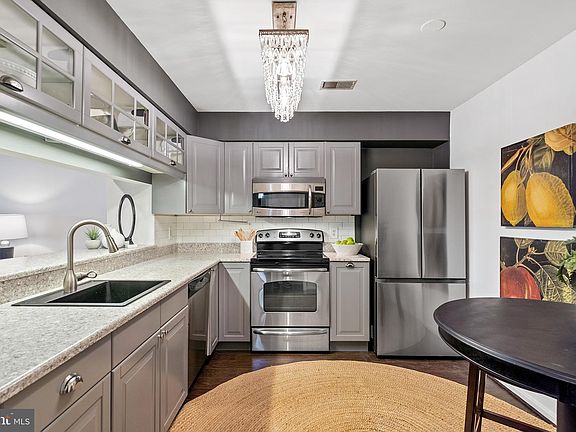 5th image of 931 S Scott St #1