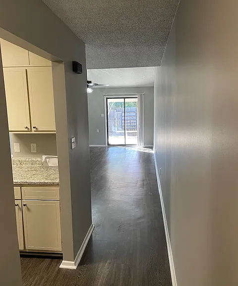 105 Villa North Ct — Photo 4