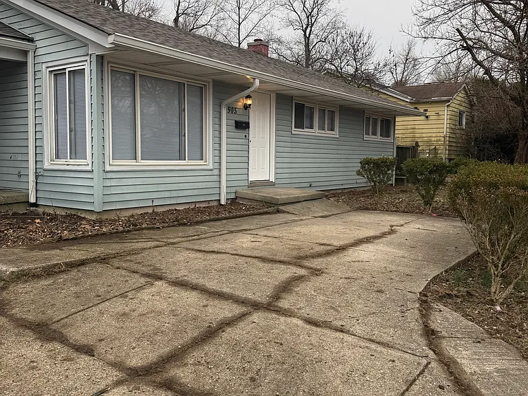 905 N University Blvd — Photo 2