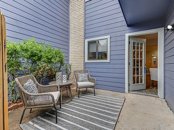 4th image of 812 Banister Ln