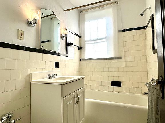2nd image of 1204 Bellevue Ave APT 1E