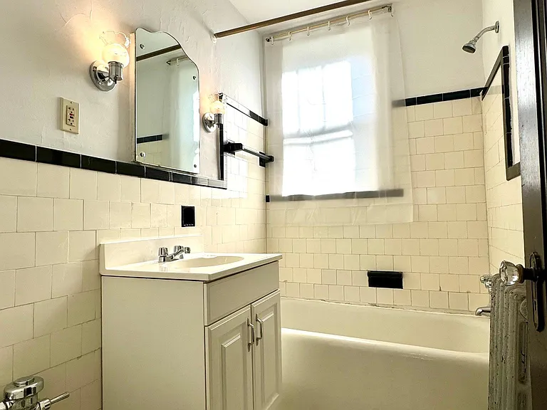 1204 Bellevue Ave #1E — Photo 2