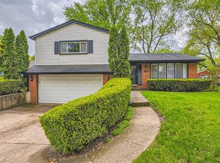 1755 E Wood Ln, Mount Prospect, IL 60056