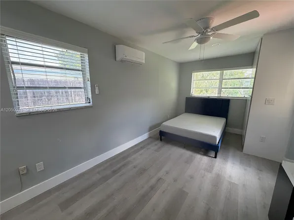 7889 NW 174th St, Hialeah, FL 33015