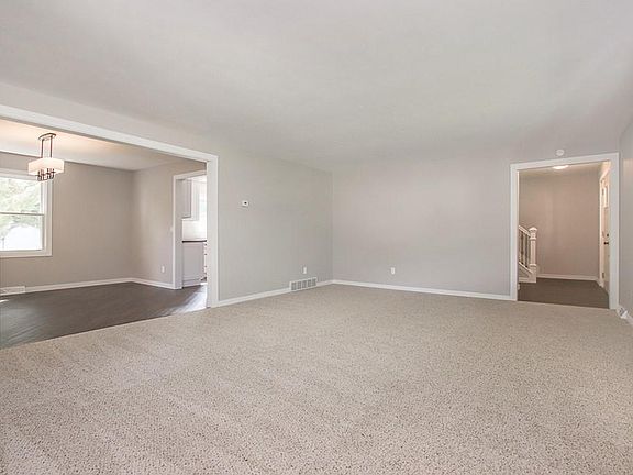 2nd image of 112 Briar Lake Ct