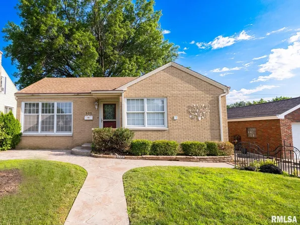 902 Amanda St, Pekin, IL 61554