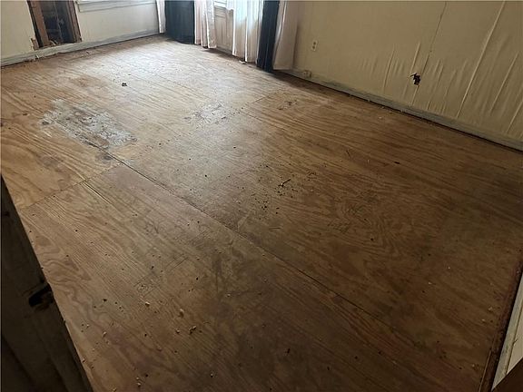 4th image of 3006 Martin Ln