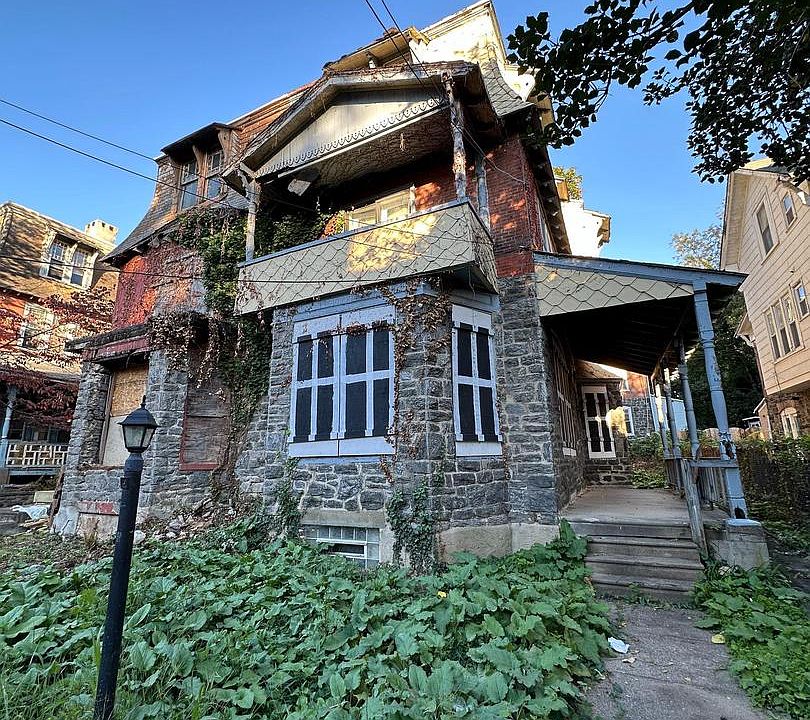 1st image of 221 W Apsley St