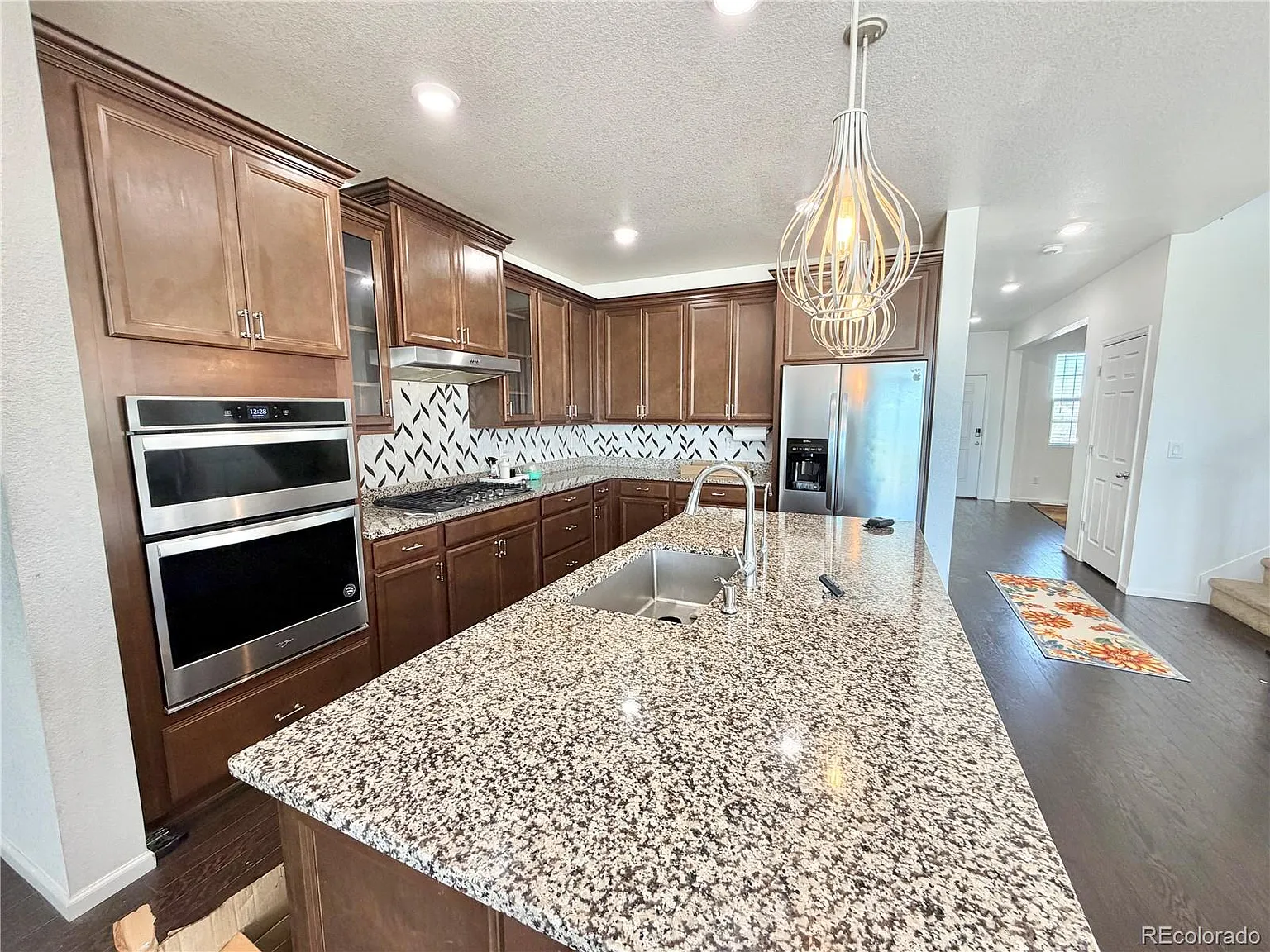 4 bed, 3.0 bath, 2896 sqft, $3,250 — Photo 2