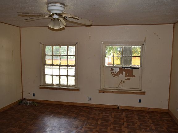 2nd image of 110 S Kaysee Ave