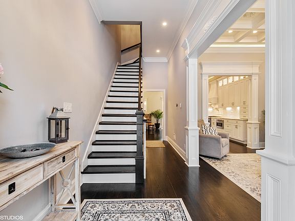 3rd image of 607 E Groveland Park