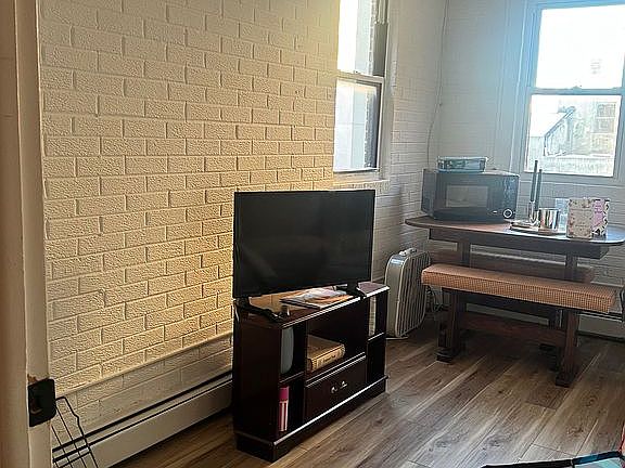 5th image of 904 S 8th St