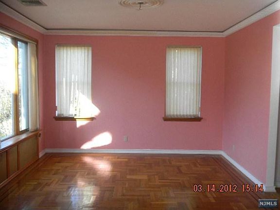 4th image of 1022 Edgewood Ln