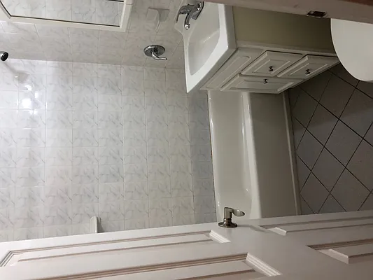 Rented by One New York Realty Inc | media 24