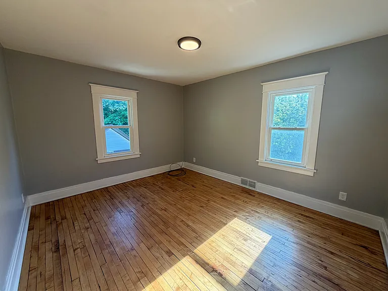 37 Holmes St — Photo 7
