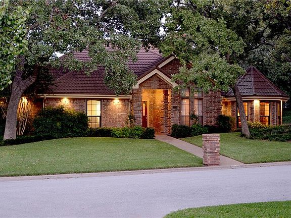 2nd image of 3136 Oakdale Dr