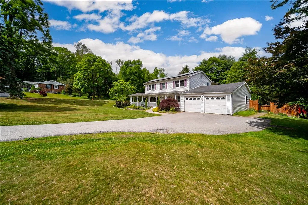 5 bed, 4.5 bath, 3182 sqft, $4,800 — Photo 3