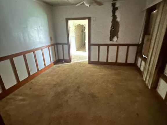 3rd image of 4246 Maxwell St