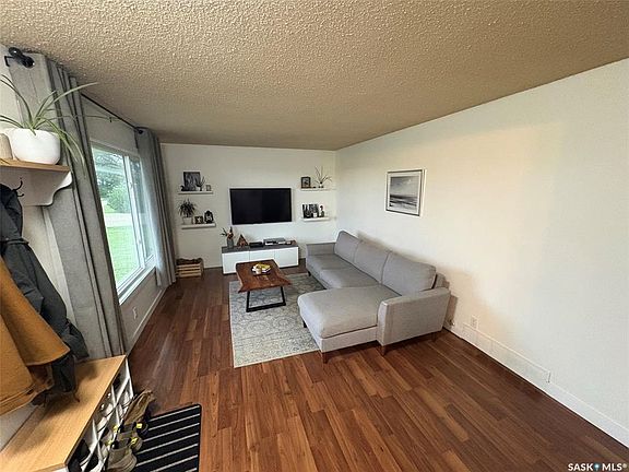 3rd image of 401 Golspie STREET