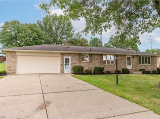 5261 Oakridge Dr, Louisville, OH 44641