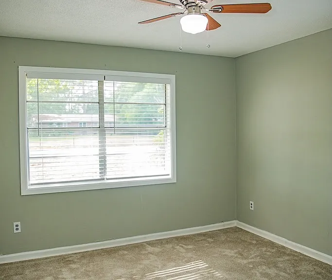 608 Holiday St — Photo 13