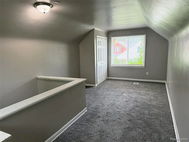 14903 Woodmont Ave — Photo 7