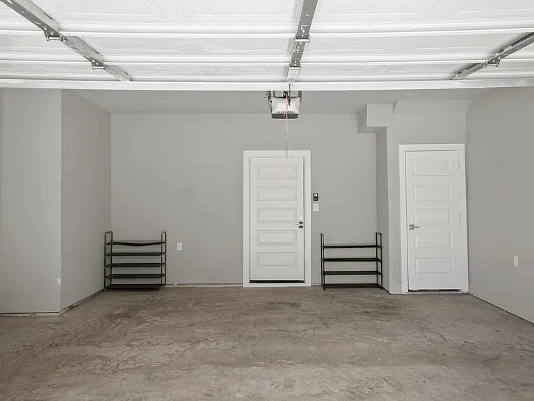 702 N Plano Rd — Photo 32