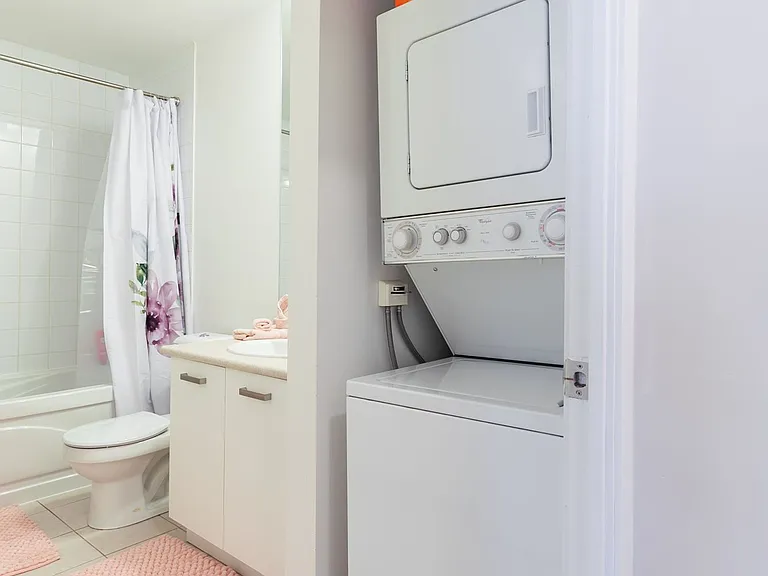 832 Bay St #204 — Photo 15