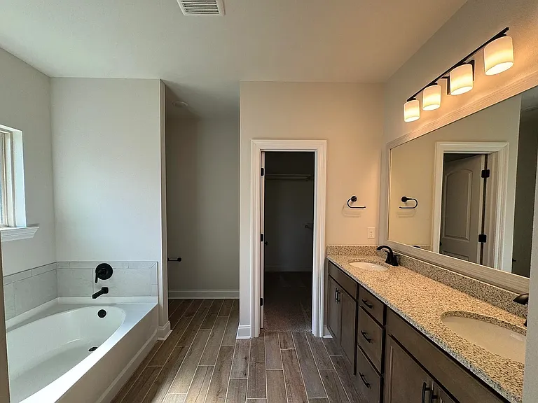 110 Muscadine Ln — Photo 2