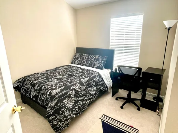 9804 Cheshire Ridge Cir, Manassas, VA 20110