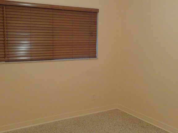 2nd image of 2726 Bay St