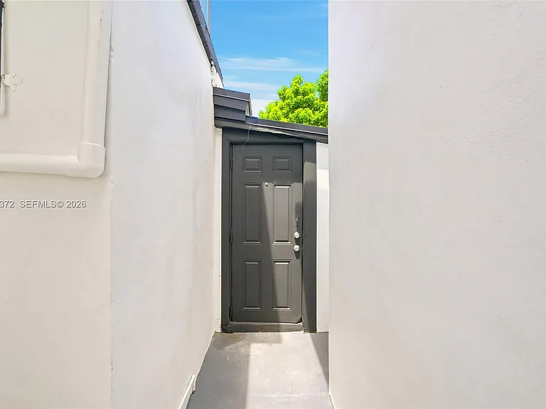 128 NW 9th Ave #6 — Photo 6