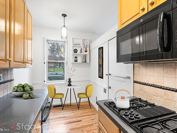 4th image of 1029 Lombard St