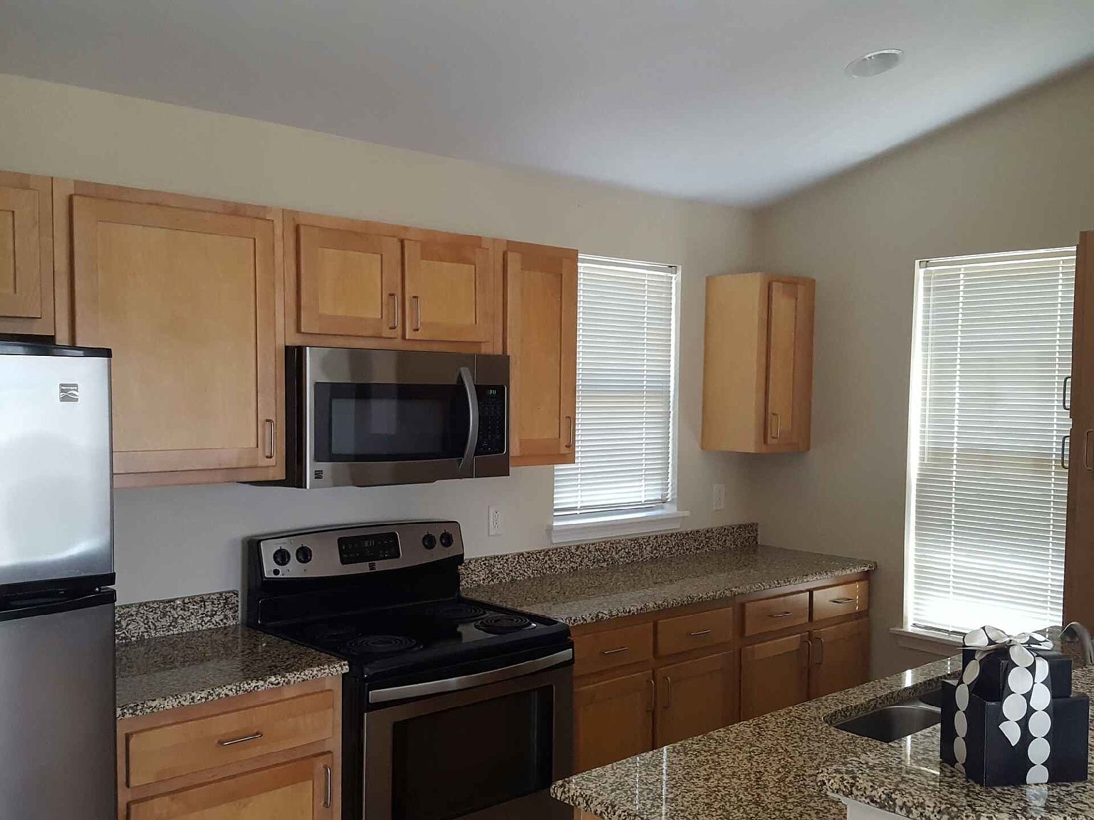 1092 Willow Brook Bnd, Farmington, NY 14425 Zillow