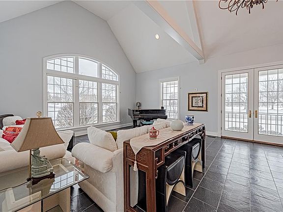 5th image of 375 N Stonehaven Dr