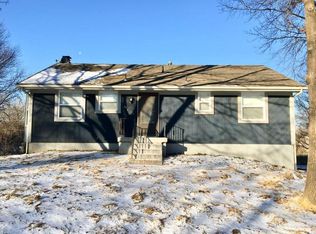 410 SE Annette St, Lees Summit, MO 64063