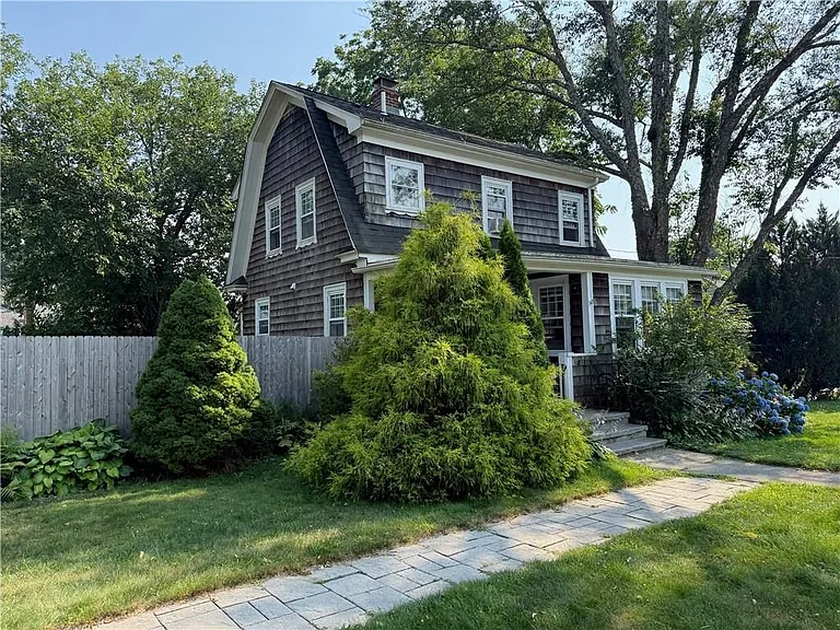 124 Beach Rd — Photo 19