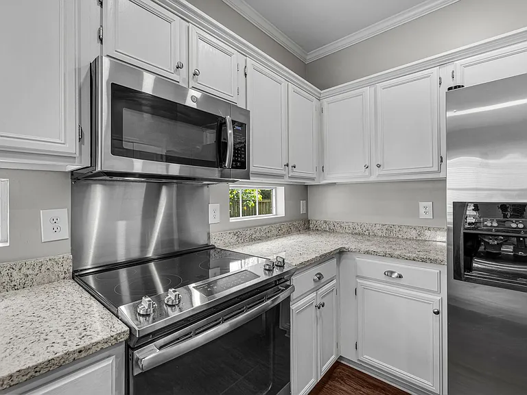 128 Clarendon Cir — Photo 21