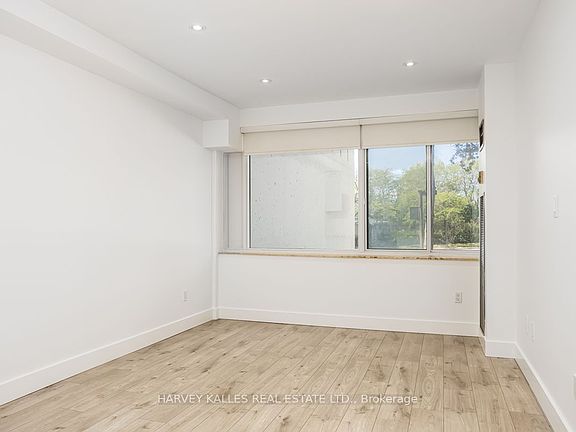 5th image of 3000 Bathurst St #110