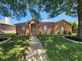 7413 Airline Dr, Rowlett, TX 75089