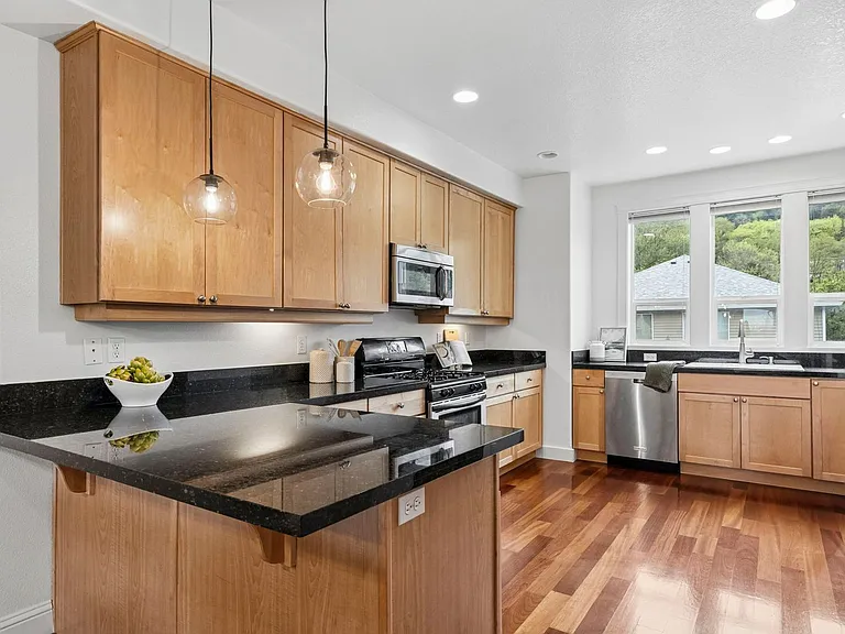 4830 SW View Point Ter — Photo 9