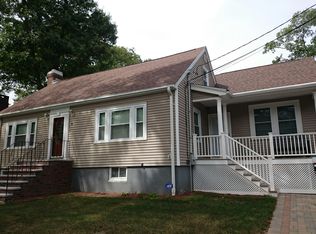 8 Marlin Rd, West Roxbury, MA 02132