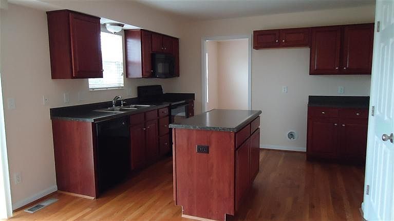 2nd image of 35 Concord Cir