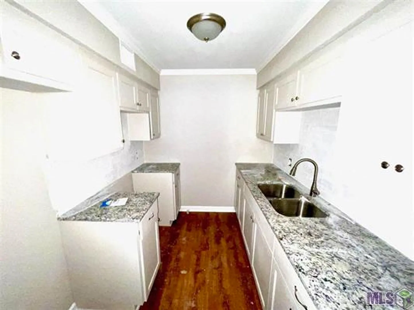 2 bedrooms 1 bath! Water Included! Central Ac and Heat! — Photo 4